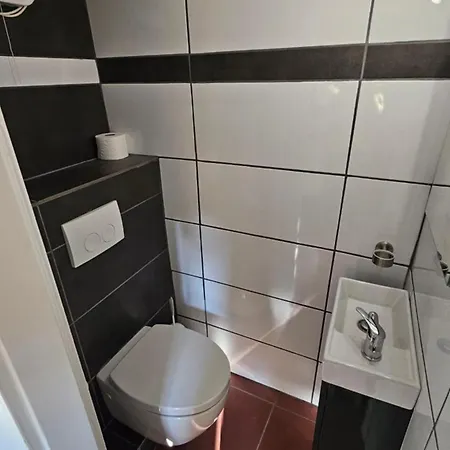 Apartamento Zentrale, Ruhige Fewo In Einem Stadthaus Nahe Bahnhof *