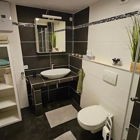 Apartamento Zentrale, Ruhige Fewo In Einem Stadthaus Nahe Bahnhof *